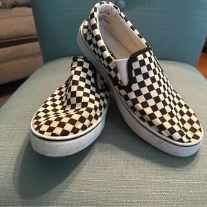 Vans Jimmy 26 Black and White Men’s Slide On size 8.